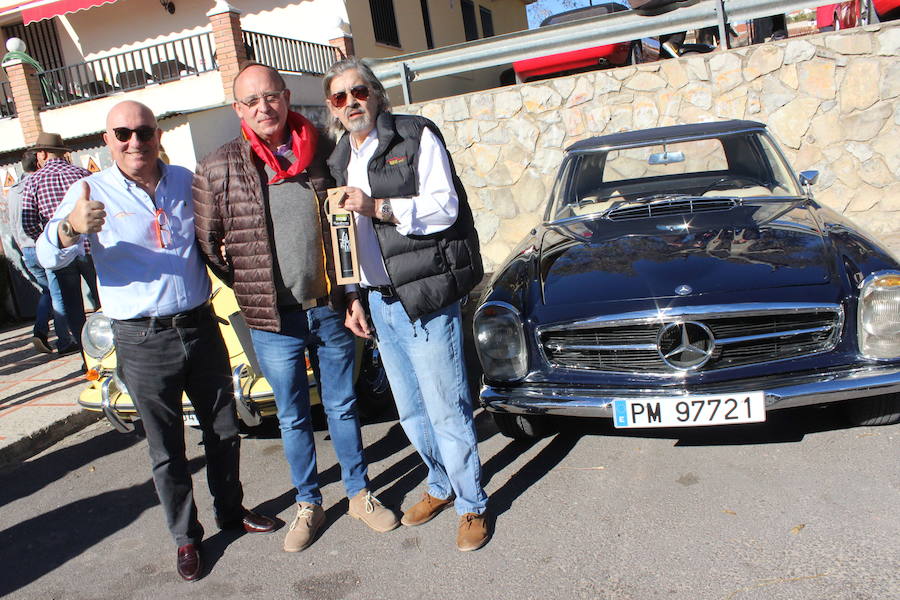 El taller valenciano Carrera Classic Car reunió a su club de amigos en Viver para recaudar fondos destinados a la fundación 'el sueño de Vicky'.