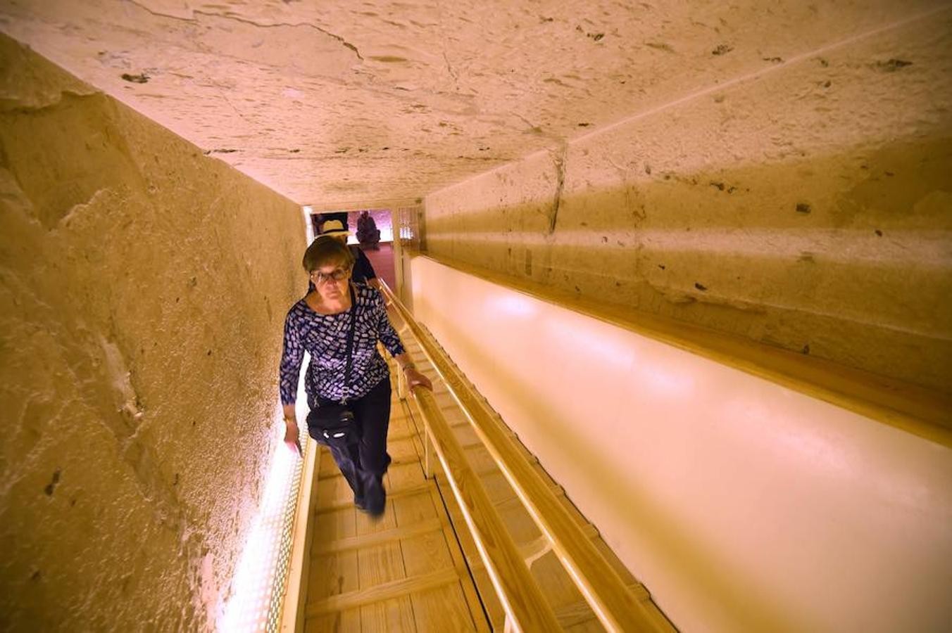 La tumba del faraón más famoso de todos los tiempos, ubicada en el Valle de los Reyes, cerca de Luxor (Egipto), revive tras diez años de restauración.