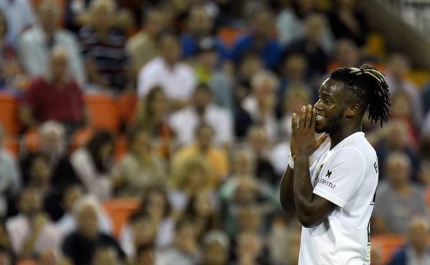 Michy Batshuayi se despide del Valencia. 