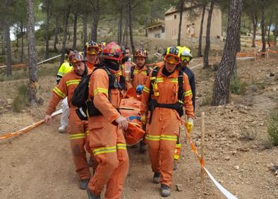 Imagen secundaria 1 - Actuaciones del Consorcio Provincial de Bomberos de Valencia: 1. Incendio industrial en Xàtiva. 2. Rescate en Cofrentes. 3. Rescate en Bolbaite.