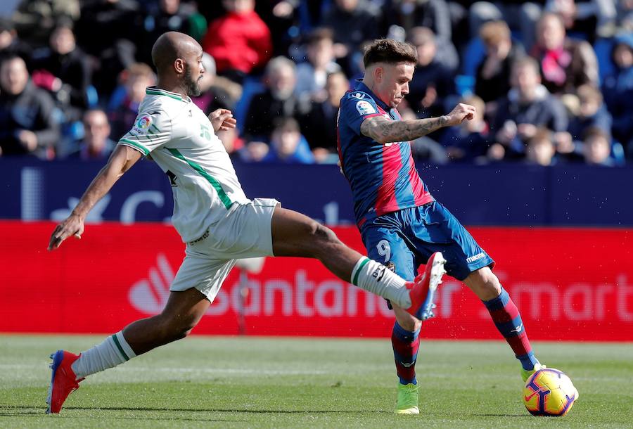 Estas son las imágenes que deja el paso de la jornada 22 de LaLiga por el Ciutat de València. El partido ha acabado 0-0.