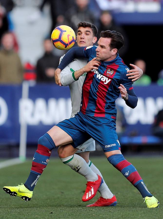 Estas son las imágenes que deja el paso de la jornada 22 de LaLiga por el Ciutat de València. El partido ha acabado 0-0.