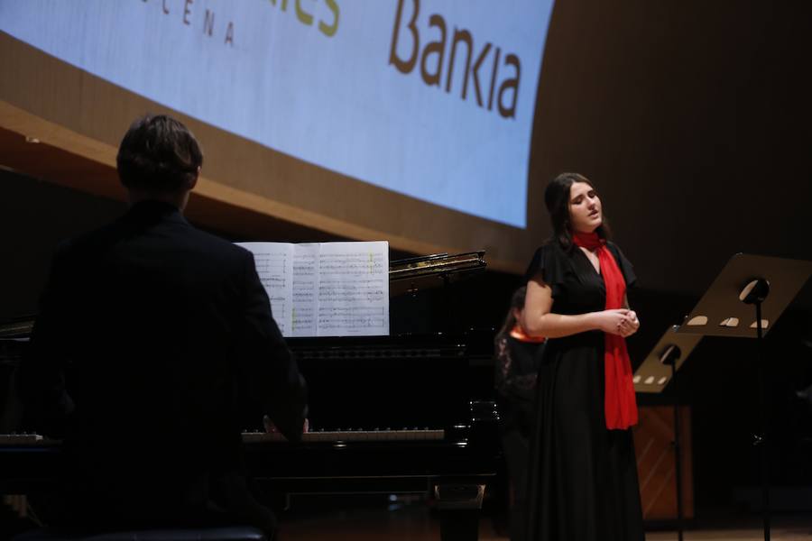 Treinta jóvenes valencianos ensayan en el Palau las obras que interpretarán bajo la batuta de la directora Mercedes Femenía. Esta iniciativa de LAS PROVINCIAS y Bankia busca visibilizar el talento