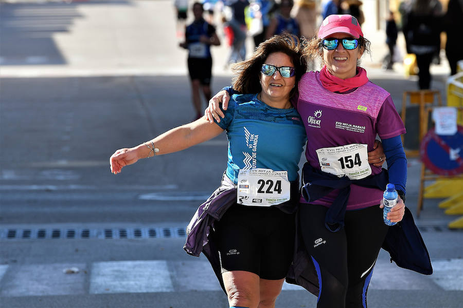 Fotos: Búscate en la 10K y Medio Maratón de Oliva 2019