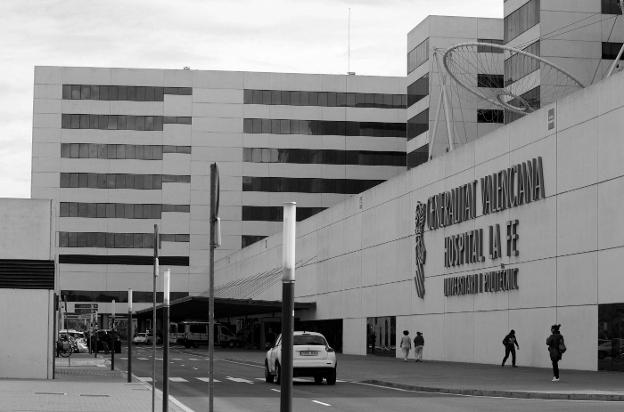 Fachada del Hospital La Fe. 