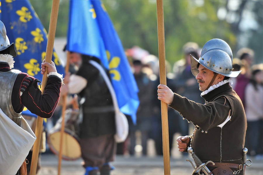 La localidad de la comarca de Camp de Turia celebra un fin de semana de puertas abiertas en el castillo. Más de 130 actores, cañones y caballerías reviven la batalla de Pavía, un acontecimiento que llevó hasta el municipio al rey Francisco I de Francia. 