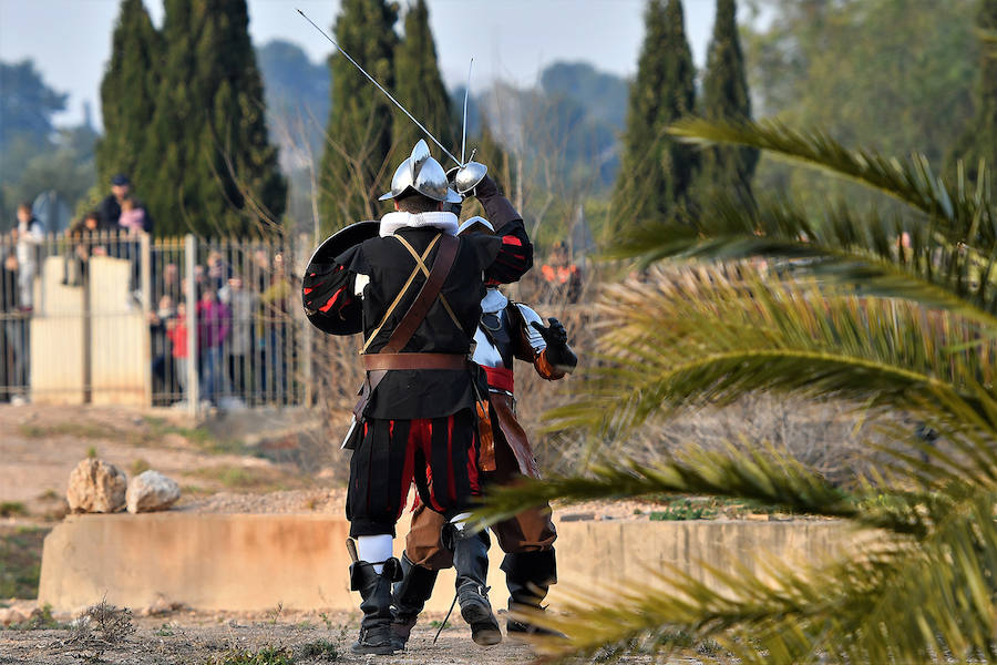 La localidad de la comarca de Camp de Turia celebra un fin de semana de puertas abiertas en el castillo. Más de 130 actores, cañones y caballerías reviven la batalla de Pavía, un acontecimiento que llevó hasta el municipio al rey Francisco I de Francia. 