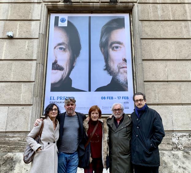 Sílvia Munt, Pere Arquillué, Rosa Renom, Lluís Marco y Ramon Madaula, ayer en Valencia. 