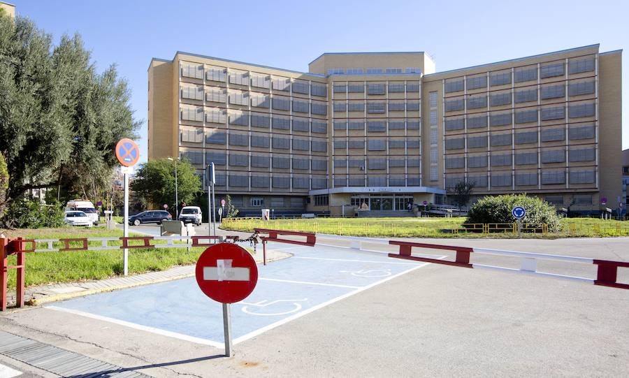 El antiguo edificio de Campanar se reinventa medio siglo después entre obras con el reto de recuperar la asistencia sanitaria para los vecinos. Con el traslado del hospital al Bulevar Sur, el barrio se quedó huérfano de la referencia asistencial en la que se convirtió La Fe; centro sanitario que, al igual que revitalizó la zona gracias a su nacimiento, la llenó de sombras en su despedida.