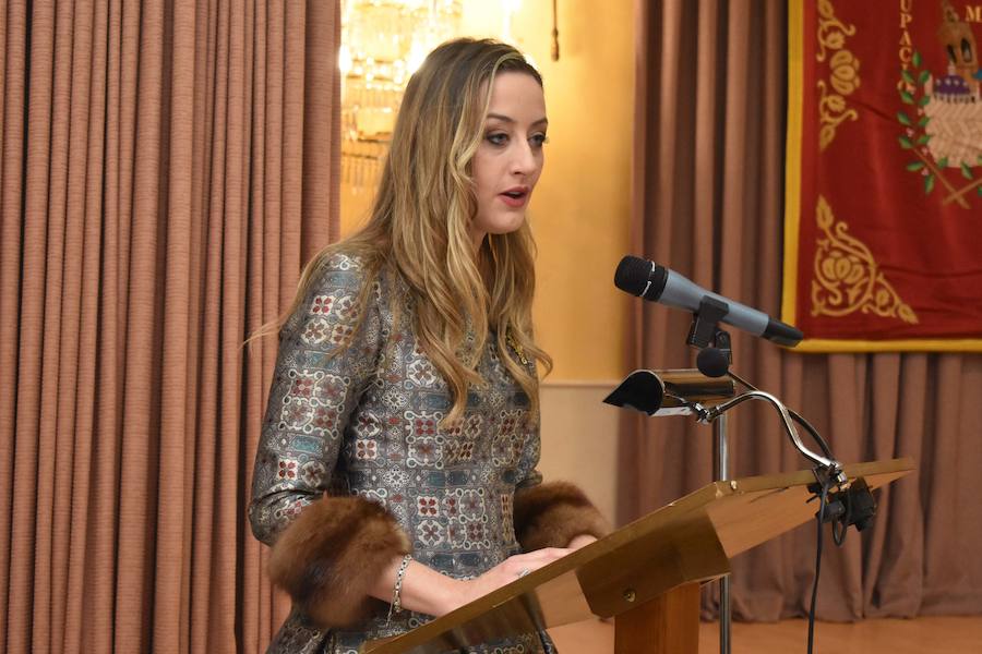 La agrupación de la fallera mayor de Valencia 2018 celebra el acto en reconocimiento de su reinado en la Sala de Armas del Gobierno Militar.