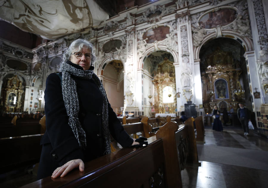 Devolver a la iglesia de los Santos Juanes su esplendor. El ambicioso proyecto que requiere alcanzar esa meta ya está describiendo los primeros pasos bajo la dirección de Pilar Roig, catedrática de Restauración de la Universitat Politècnica de València (UPV). Tienen muchos estudios que realizar, pero ya conocen algunas claves. Completar la intervención, que se llevará a cabo bajo el mecenazgo de la Fundación Hortensia Herrero, requerirá cuatro años a partir del arranque de las obras -previsto para el último trimestre de 2020- y una inversión de seis millones de euros