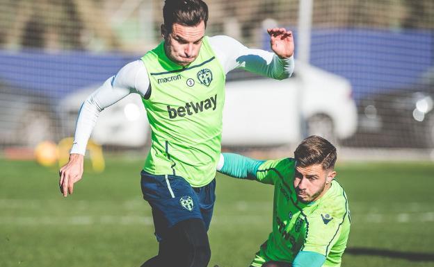 Toño y Koke, durante un entrenamiento.