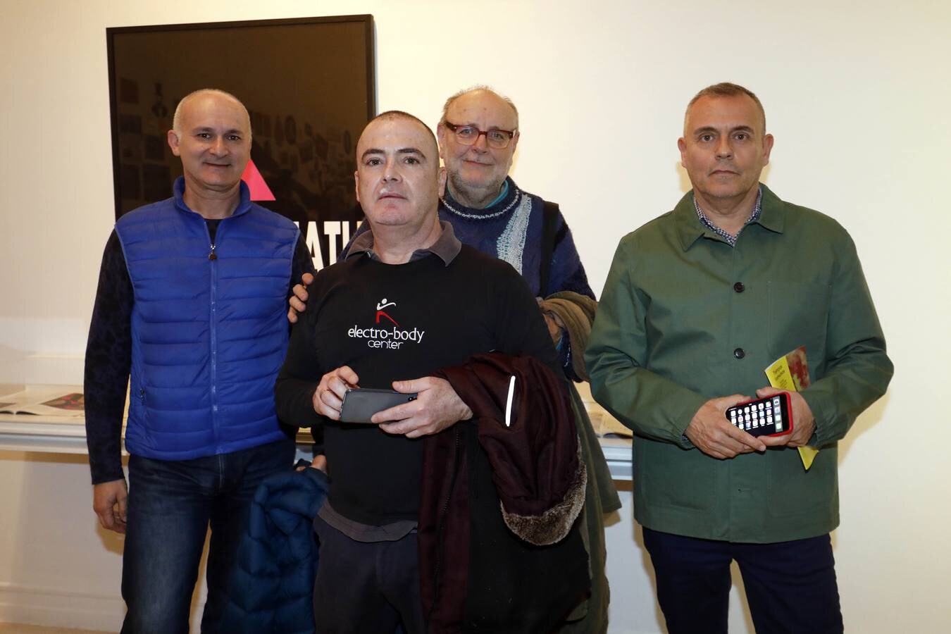 El IVAM arrancó este miércoles los actos de su 30 aniversario. La exposición 'Tiempos convulsos' sirvió de pistoletazo de salida a la conmemoración. Valencia se volcó con el museo. La cita contó con una nutrida representación del Consell encabezada por el presidente, Ximo Puig. Hasta el día 24 el IVAM tiene entrada gratuita.