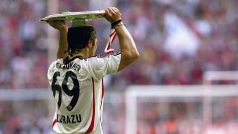 Lizarazu, con el dorsal número '69' en su segunda etapa en el Bayern de Múnich