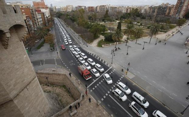 Imagen de archivo de una protesta anterior de los taxistas en Valencia.