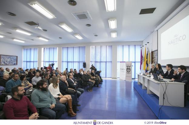 Presentación del proyecto del Club Náutico de Gandia, ayer en Fomento. 