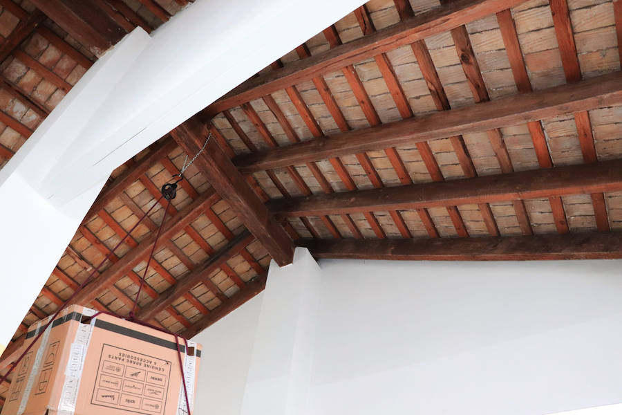 La propia reina Victoria Eugenia entregó las llaves de estas casas hace más de cien años. Hoy, son el único superviviente de las primeras construcciones 'para obreros' que se crearon a principios de siglo XX en Valencia.