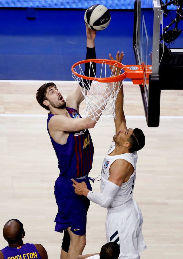 Disfruta de las mejores imágenes de la final de la Copa del Rey de baloncesto entre el BArcelona y el Real MaAdrid. 