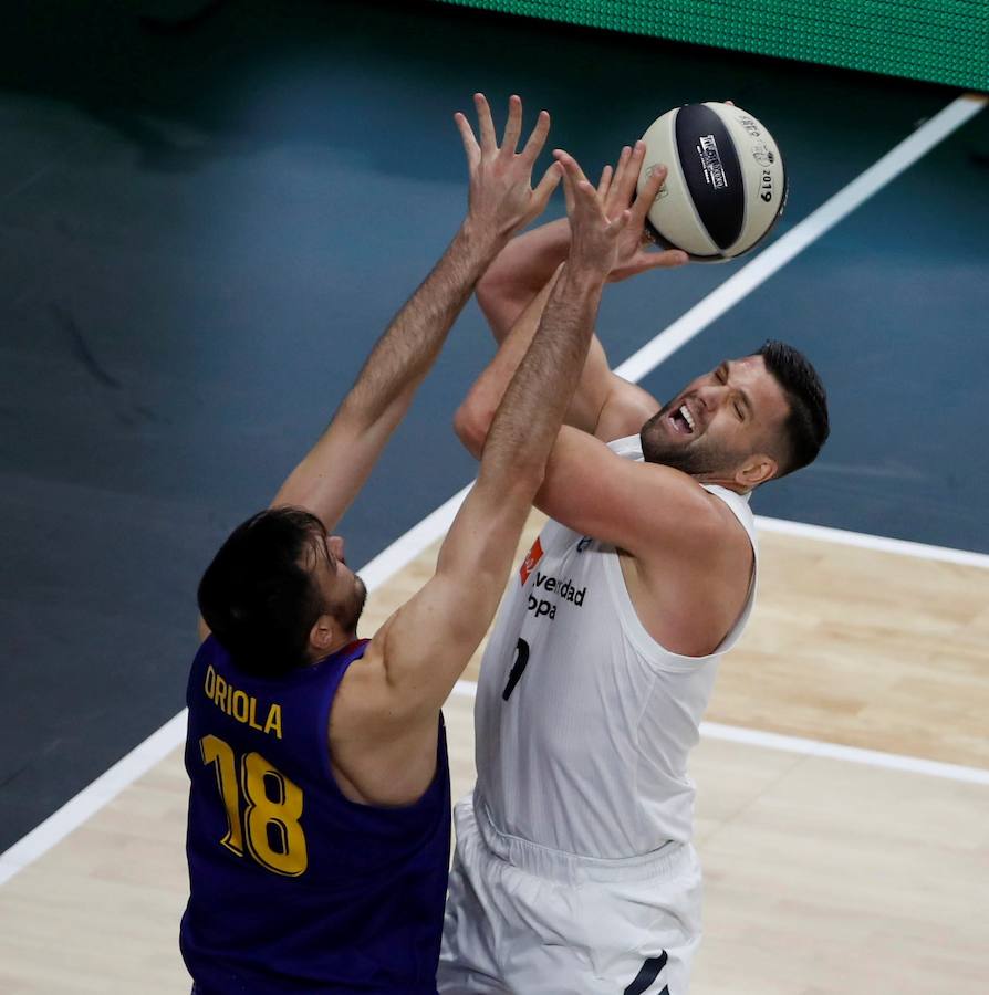 Disfruta de las mejores imágenes de la final de la Copa del Rey de baloncesto entre el BArcelona y el Real MaAdrid. 