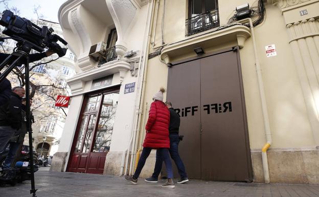 Puerta del restaurante Riff esta mañana. 