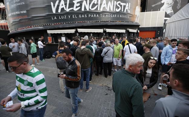 Imagen principal - Valencia CF-Celtic | Altercados de los hinchas del Celtic en el centro de Valencia