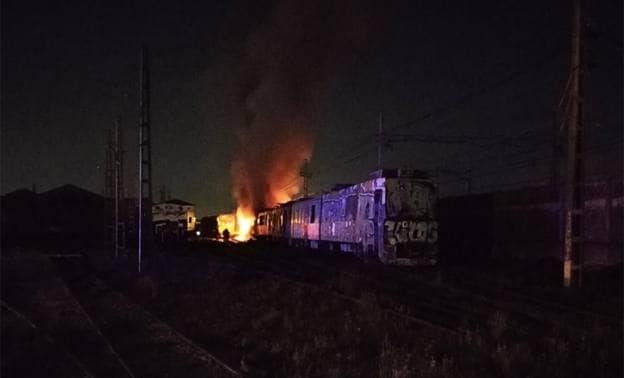 Un tren abandonado de Metrovalencia se ha incendiado esta tarde en unas intalaciones de FGV (Ferrocarrils de la Generalitat Valenciana) en Torrent.