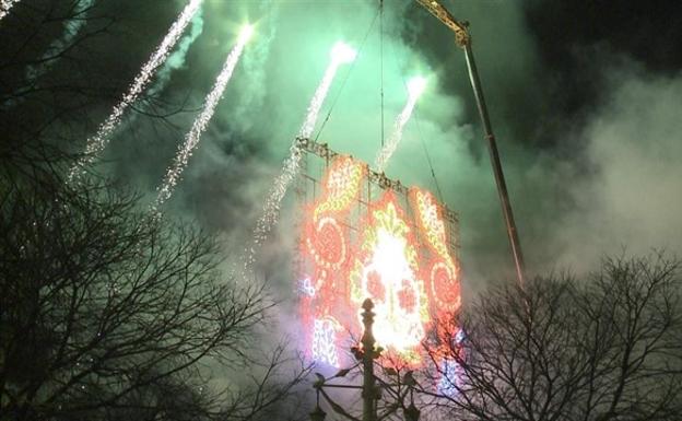 Mascletà vertical de Ricardo Caballer en las Fallas 2017.