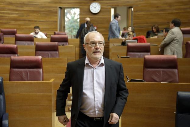 Antonio Montiel, en el hemiciclo de Les Corts. 