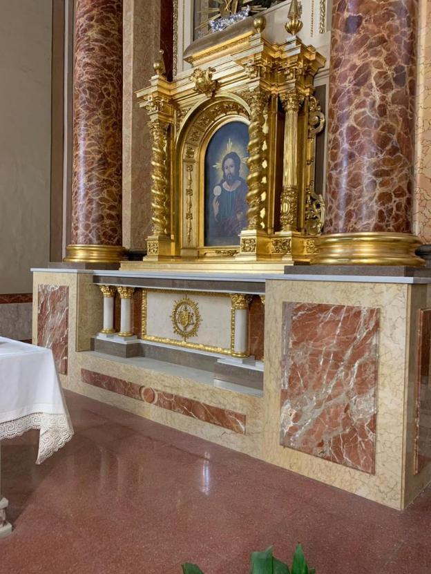 El altar de la iglesia de San Miguel, tras la intervención para recuperarlo. 