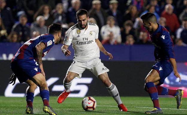 Dani Cravajal, en una acción del encuentro contra el Levante. 