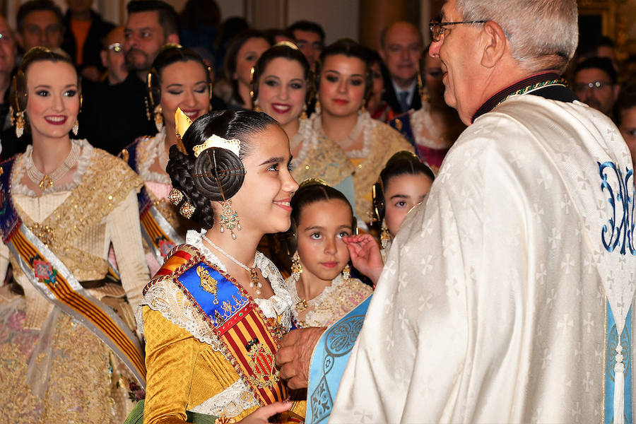 Miles de valencianos y comisiones falleras se han dado cita hoy domingo frente a las Torres de Serranos para participar en la tradicional Crida, acto que da el pistoletazo de salida a las Fallas 2019. Marina Civera y Sara Larrazábal, falleras mayores de Valencia 2019, son las encargadas de invitar a vivir y disfrutar la celebración josefina, fiesta declarada Patrimonio de la Humanidad por la UNESCO, tanto a valencianos como a visitantes y turistas.