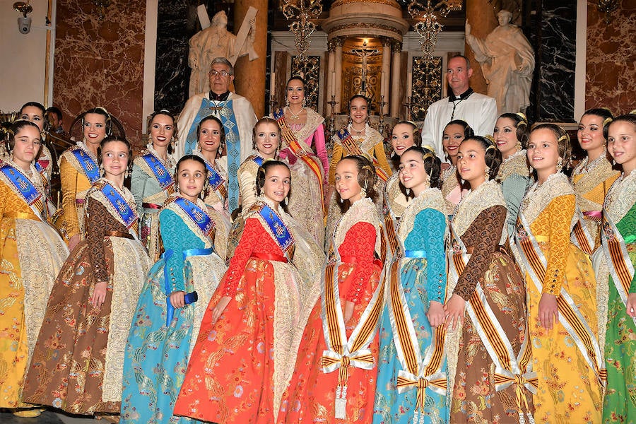 Miles de valencianos y comisiones falleras se han dado cita hoy domingo frente a las Torres de Serranos para participar en la tradicional Crida, acto que da el pistoletazo de salida a las Fallas 2019. Marina Civera y Sara Larrazábal, falleras mayores de Valencia 2019, son las encargadas de invitar a vivir y disfrutar la celebración josefina, fiesta declarada Patrimonio de la Humanidad por la UNESCO, tanto a valencianos como a visitantes y turistas.