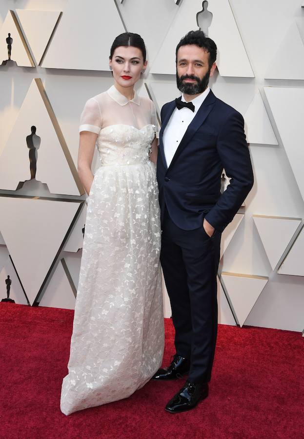 Marta Nieto, con un vestido de novia camisero, blanco y largo; y Rodrigo Sorogoyen, también clásico, con esmóquin.