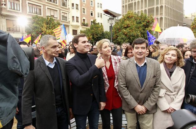 Toni Cantó, Albert Rivera, María Muñoz, Fernando Giner y Marta Martín en Valencia. 