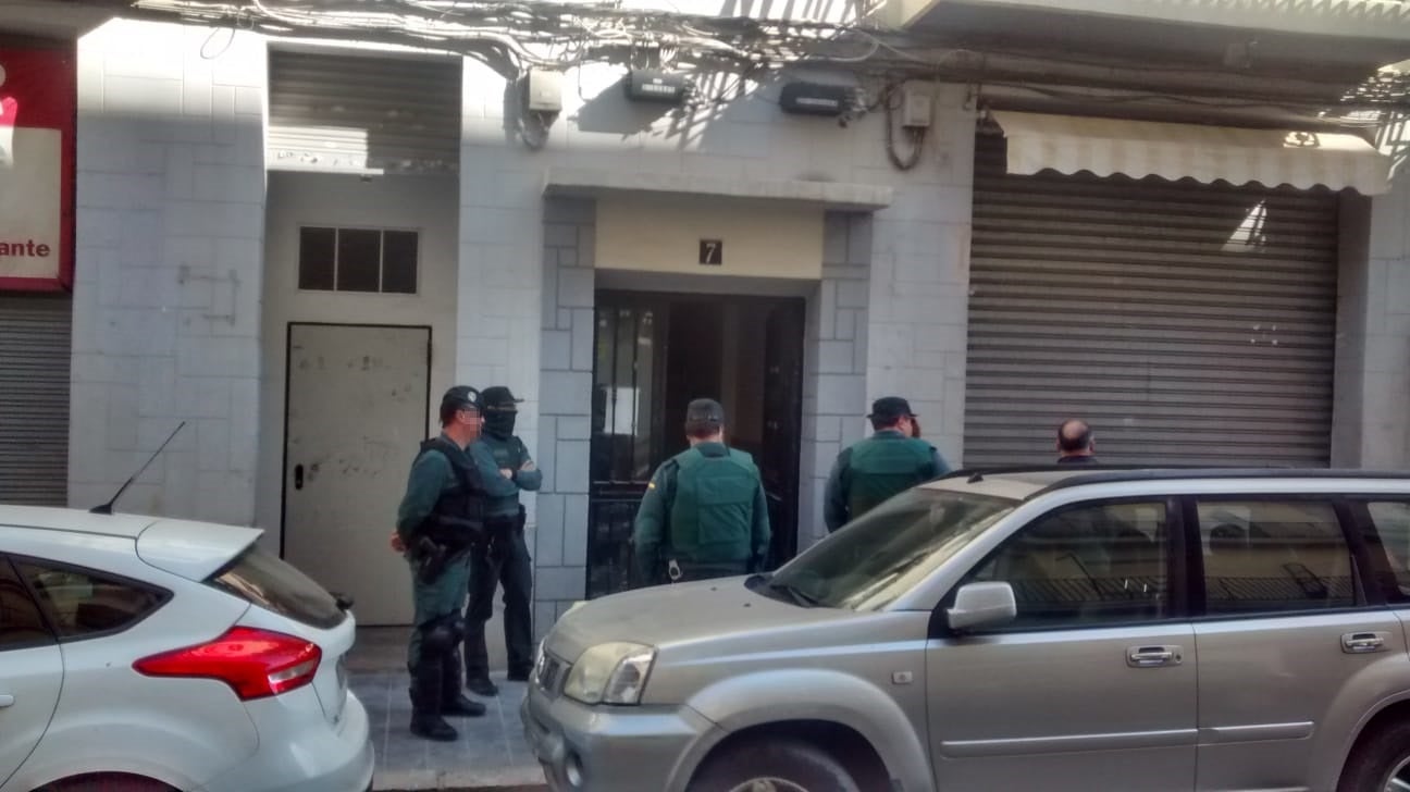 Fotos: Fotos de la Operación de la Guardia Civil en la calle Marino Albesa, 7 de Valencia