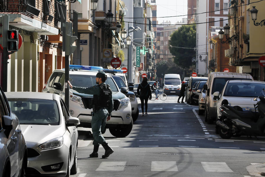 Fotos: Fotos de la Operación de la Guardia Civil en la calle Marino Albesa, 7 de Valencia
