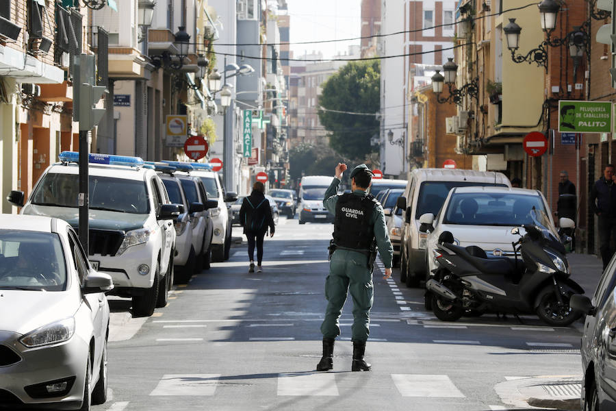 Fotos: Fotos de la Operación de la Guardia Civil en la calle Marino Albesa, 7 de Valencia