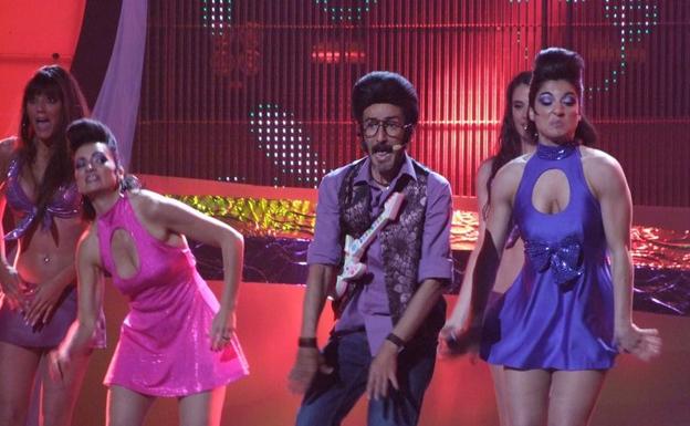 Silvia Abril (izda), con Chikilicuatre en Eurovisión. 