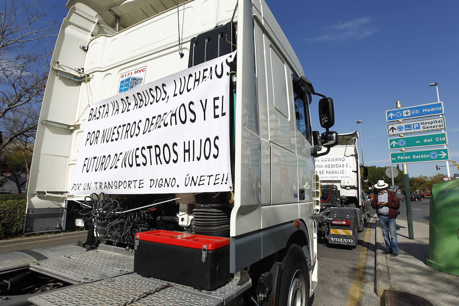 Fotos: Un centenar de camiones recorre el centro de Valencia