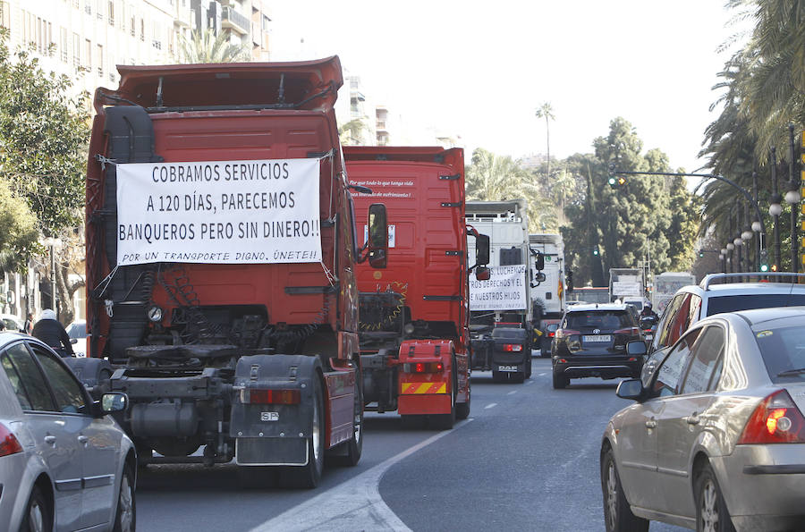 Fotos: Un centenar de camiones recorre el centro de Valencia