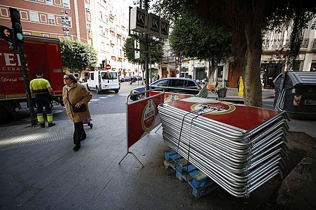 Demarcación de la falla Sueca-Literato Azorín, con el montaje de iluminación preparado.