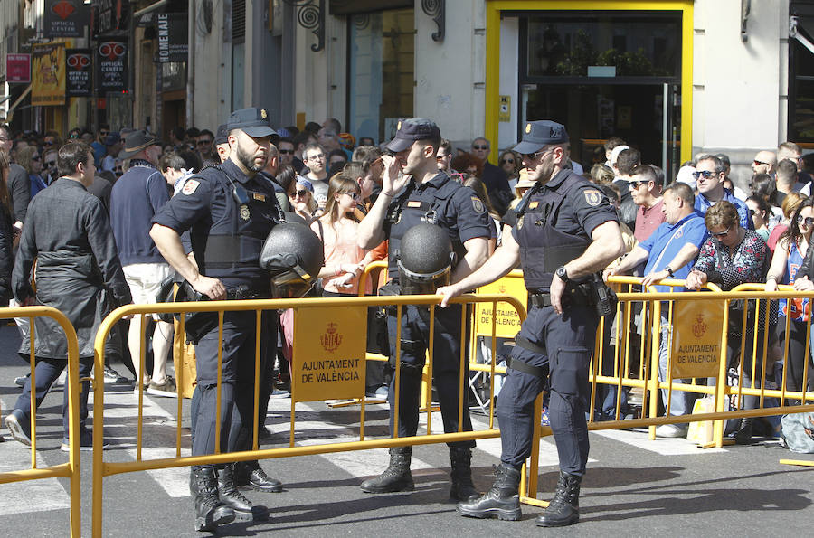 Las imágenes que deja el disparo de Pirotecnia del Mediterráneo en las Fallas de Valencia.