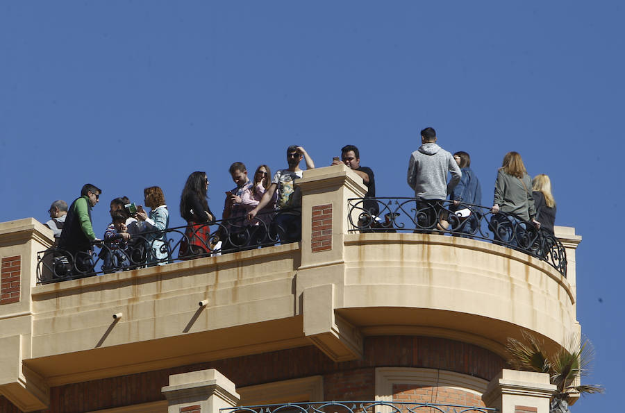 Las imágenes que deja el disparo de Pirotecnia del Mediterráneo en las Fallas de Valencia.