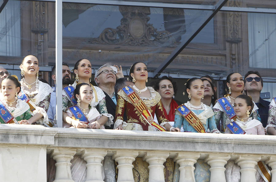 Las imágenes que deja el disparo de Pirotecnia del Mediterráneo en las Fallas de Valencia.