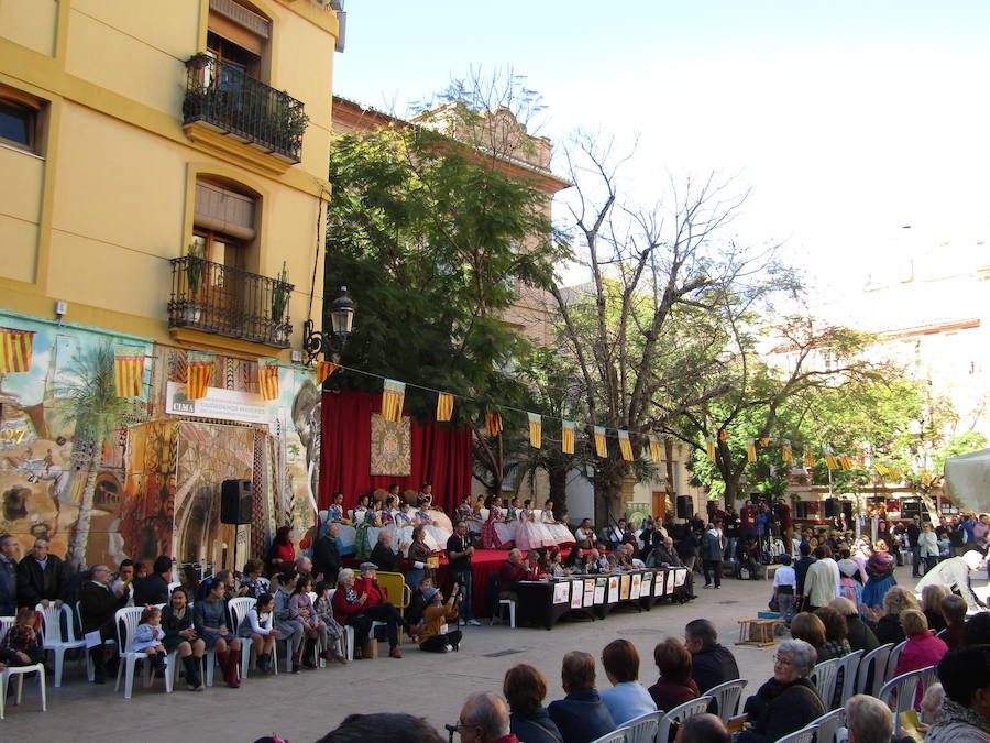 La Falla Plaza del Árbol ha organizado una nueva edición de su tradicional certamen fallero en el que los miembros más jóvenes de las comisiones participantes honran, homanjean y cantan a la Valencia clásica y al origen de la fiesta fallera. La plaza del Carmen ha acogido el desfile de las 18 comisiones participantes en la presente edición (58ª). En este caso el primer premio en Canto ha sido para la Falla Ripalda-Beneficiencia-San Ramón y el primero de Conjunto para Quart-Extramuro, comisión que también se ha alzado con el máximo galardón en Niño Típico.