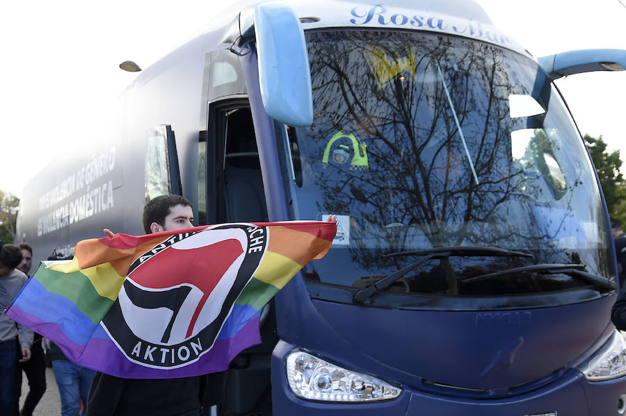 Fotos: Autobús de HazteOir detenido en Valencia