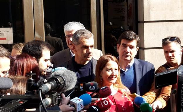 Representantes de Ciudadanos tras presentar la denuncia. 