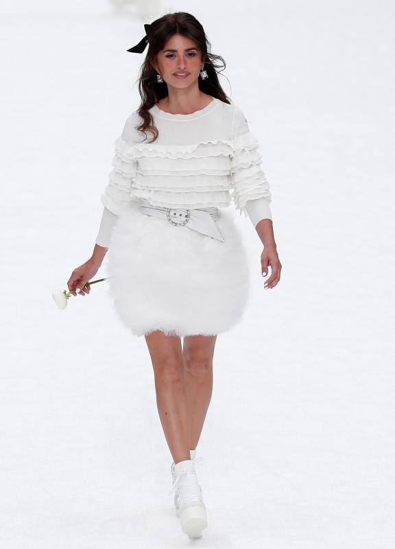 Fotos: Fotos del desfile de Chanel en la Semana de la Moda de París 2019, homenaje a Karld Lagerfeld