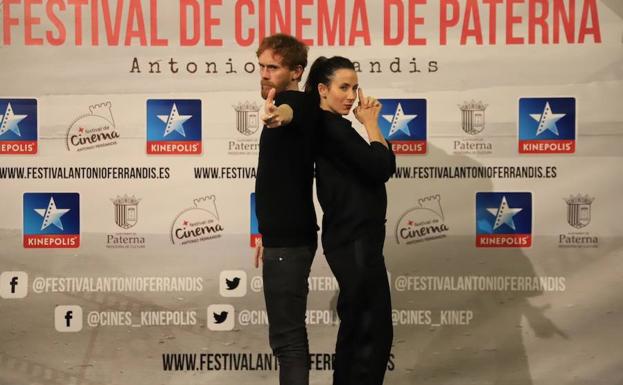 Daniel Pérez Prada y Bárbara Goenaga en el estreno de '70 binladens' en Kinépolis.