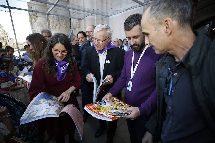 Fotos: Las falleras mayores de Valencia reciben el suplemento de Fallas de LAS PROVINCIAS